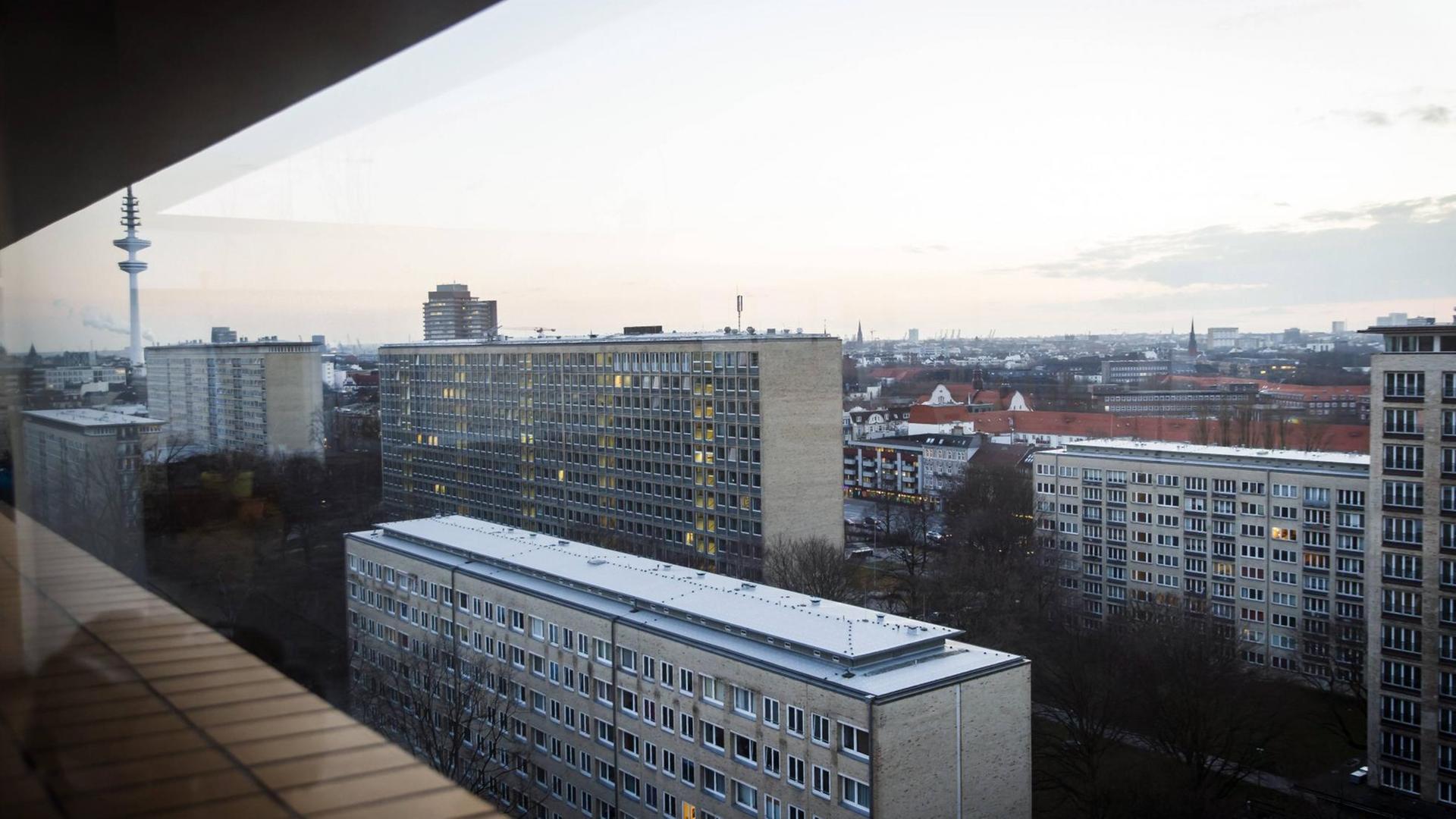 Blick aus einem der Grindelhochhäuser in Hamburg-Eimsbüttel. Blick aus einem der Grindelhochhäuser in Hamburg-Eimsbüttel.