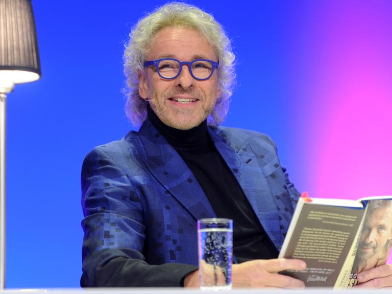Der Moderator als Leseonkel: Thomas Gottschalk stellt in München seine Autobiografie "Herbstgold" vor.