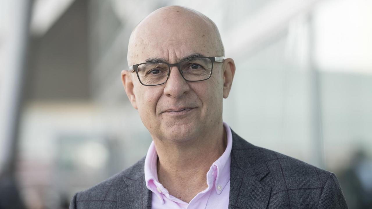 Porträt des Journalisten und Autors Thomas Medicus, 2017 . Porträt des Journalisten und Autors Thomas Medicus, 2017 .