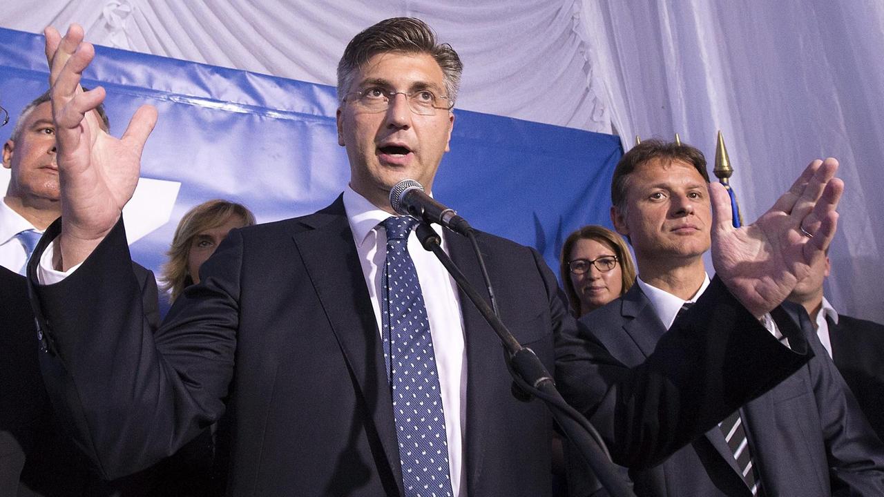 Andrej Plenkovic, der Parteichef der kroatischen Partei HDZ, die bei der Parlamentswahl stärkste Kraft wurde. Andrej Plenkovic, der Parteichef der kroatischen Partei HDZ, die bei der Parlamentswahl stärkste Kraft wurde.