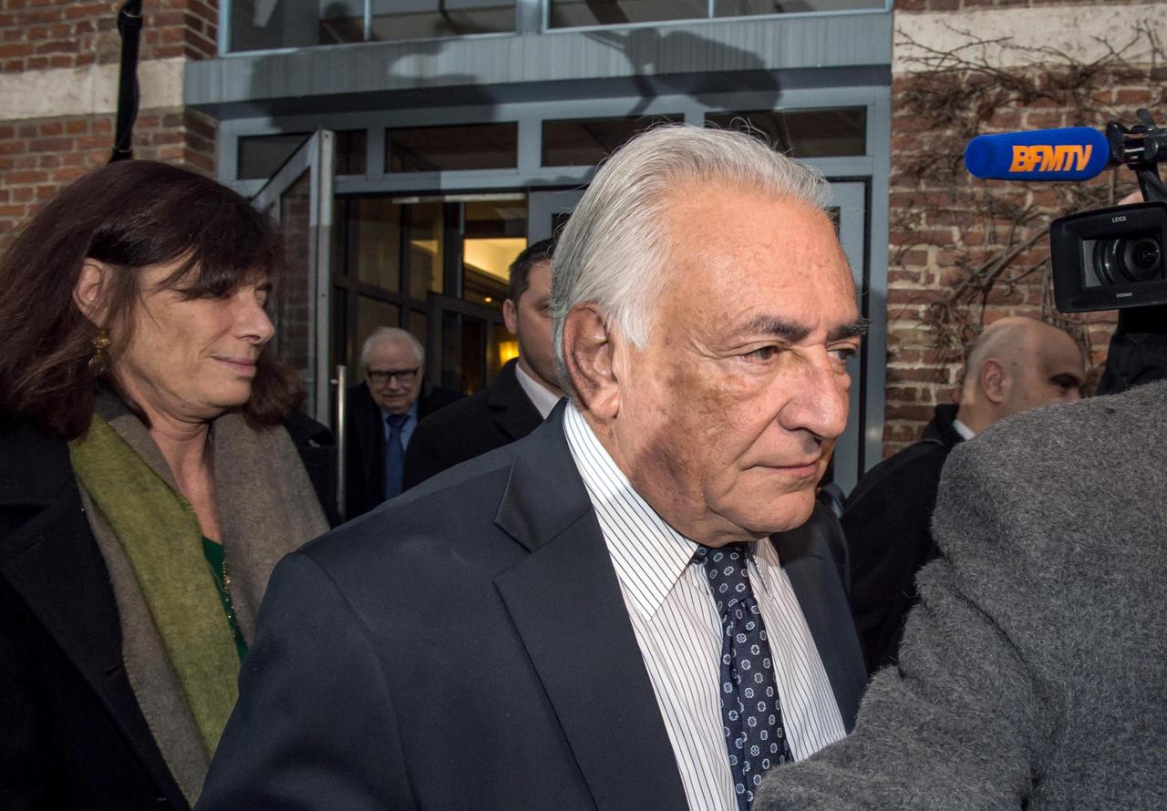 Dominique Strauss-Kahn beim Verlassen seines Hotels in Lille.