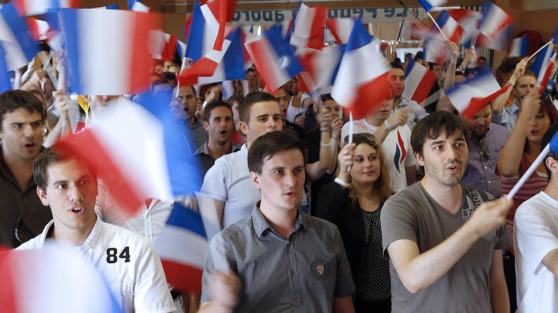 Ein Parteikongress des "Front Nationa" - nur für dessen Nachwuchs, abgehalten in Fréjus. Ein Parteikongress des "Front Nationa" - nur für dessen Nachwuchs, abgehalten in Fréjus.