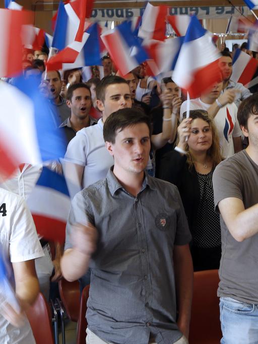 Ein Parteikongress des "Front Nationa" - nur für dessen Nachwuchs, abgehalten in Fréjus.