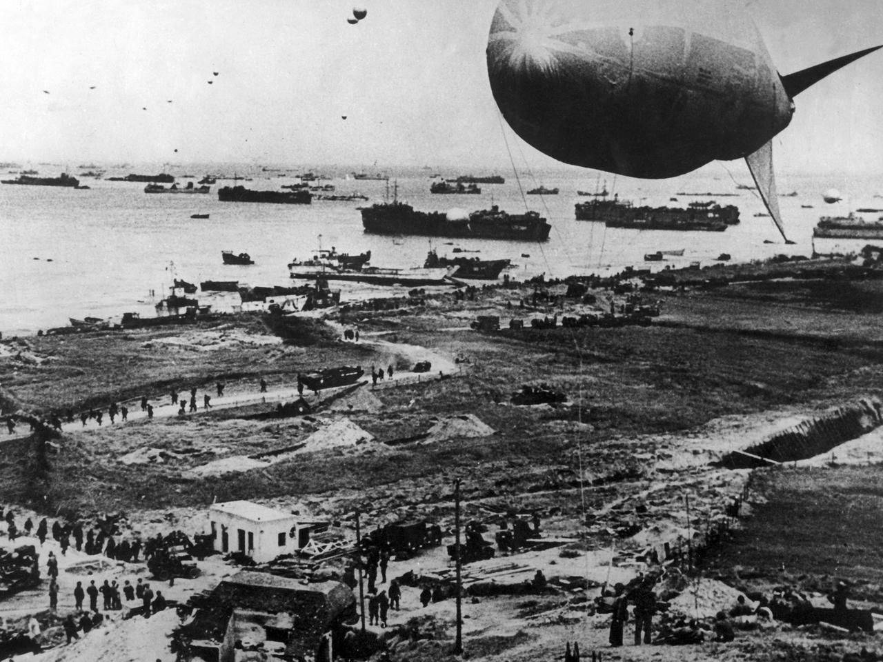 Undatiertes Archivbild von 1944: Invasion an der Normandieküste. Undatiertes Archivbild von 1944: Invasion an der Normandieküste.