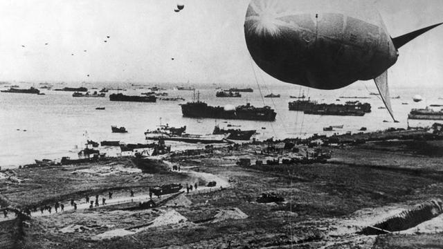 Undatiertes Archivbild von 1944: Invasion an der Normandieküste.