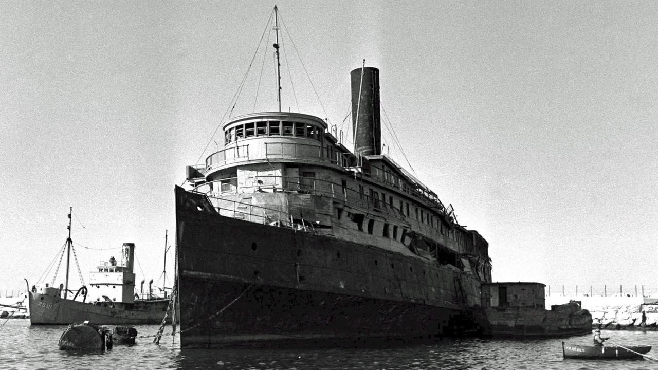 Das legendäre Schiff Exodus im Hafen von Haifa, aufgenommen im Januar 1952 Das legendäre Schiff Exodus im Hafen von Haifa, aufgenommen im Januar 1952