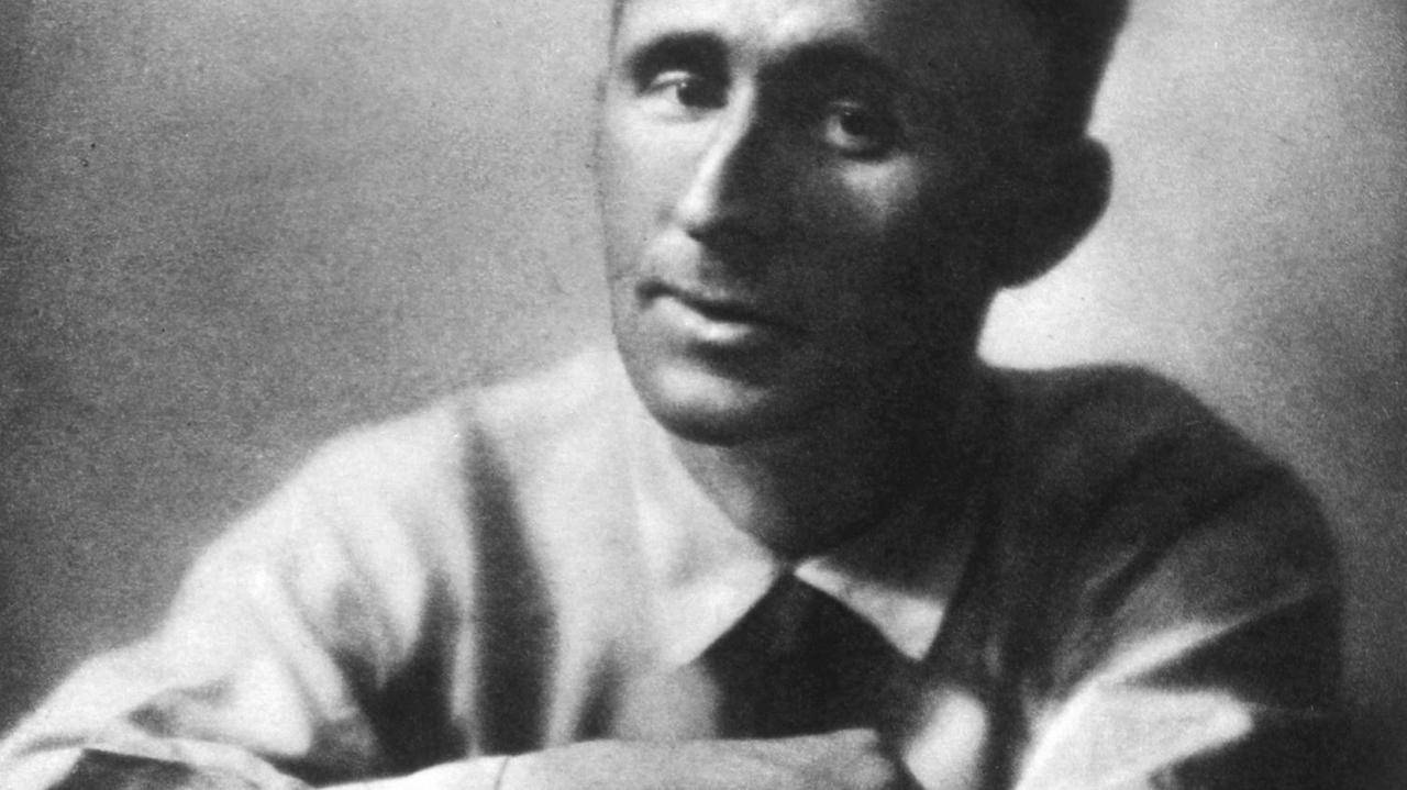 Bertolt Brecht Bertolt Brecht