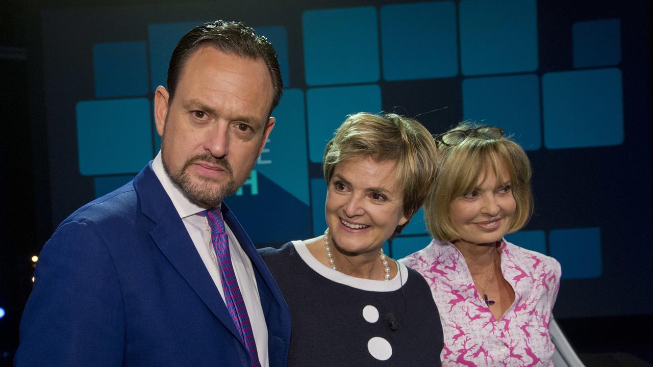 Alexander von Schönburg mit seinen Schwestern Fürstin Gloria von Thurn und Taxis und Maya von Schönburg (v.l.), in der WDR-Talkshow "Ich stelle mich", 06.07.2016. Alexander von Schönburg mit seinen Schwestern Fürstin Gloria von Thurn und Taxis und Maya von Schönburg (v.l.), in der WDR-Talkshow "Ich stelle mich", 06.07.2016.