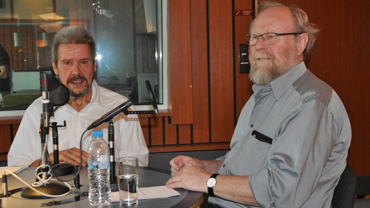 Wolfgang Thierse (rechts) und Matthias Thiel während der Aufzeichnung für die Sendung "Aus den Archiven" im Deutschlandradio Kultur Wolfgang Thierse (rechts) und Matthias Thiel während der Aufzeichnung für die Sendung "Aus den Archiven" im Deutschlandradio Kultur