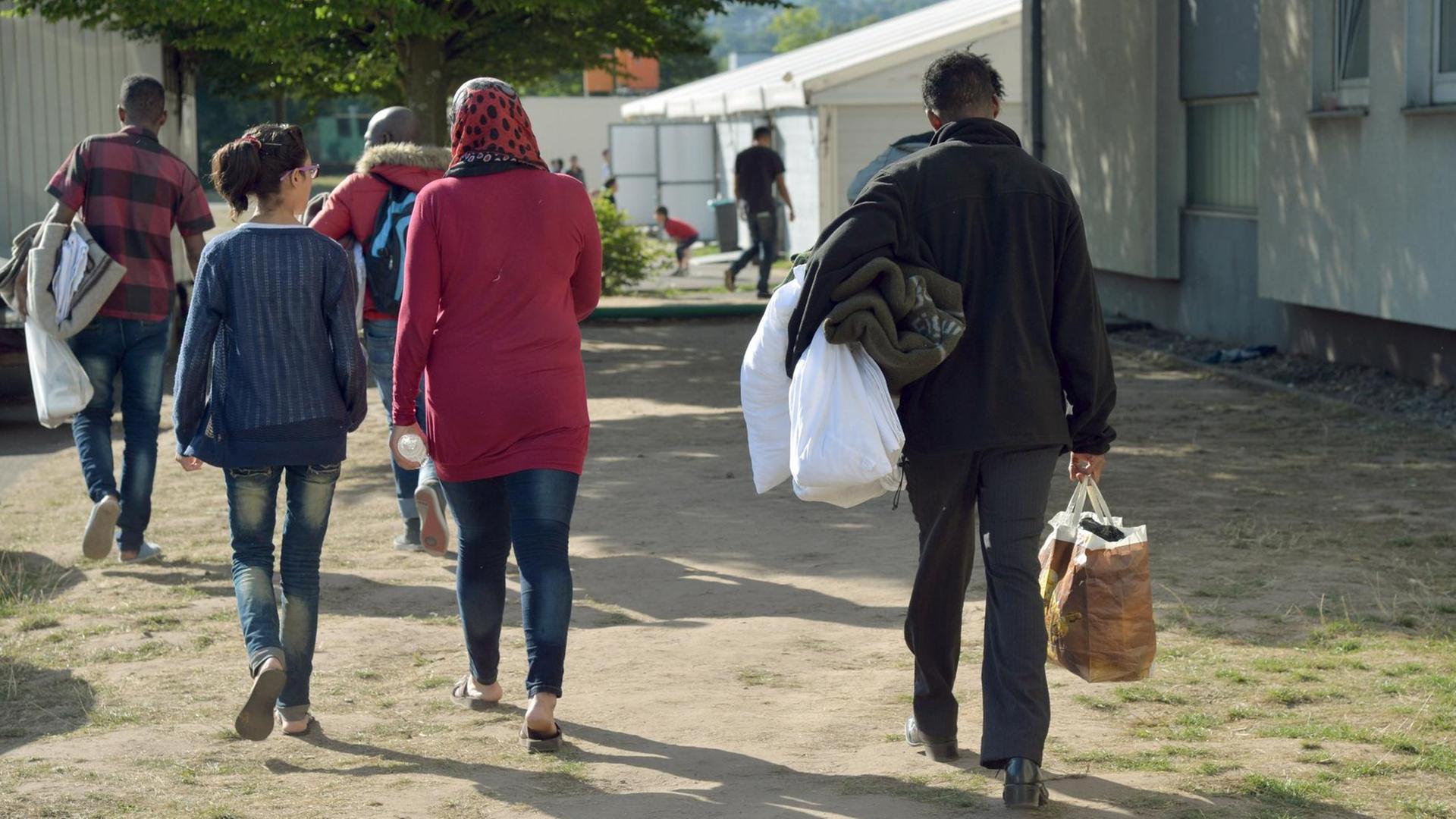 Neu angekommene Flüchtlinge in der Auffangeinrichtung für Asylbegehrende (AfA) in Trier-West Neu angekommene Flüchtlinge in der Auffangeinrichtung für Asylbegehrende (AfA) in Trier-West