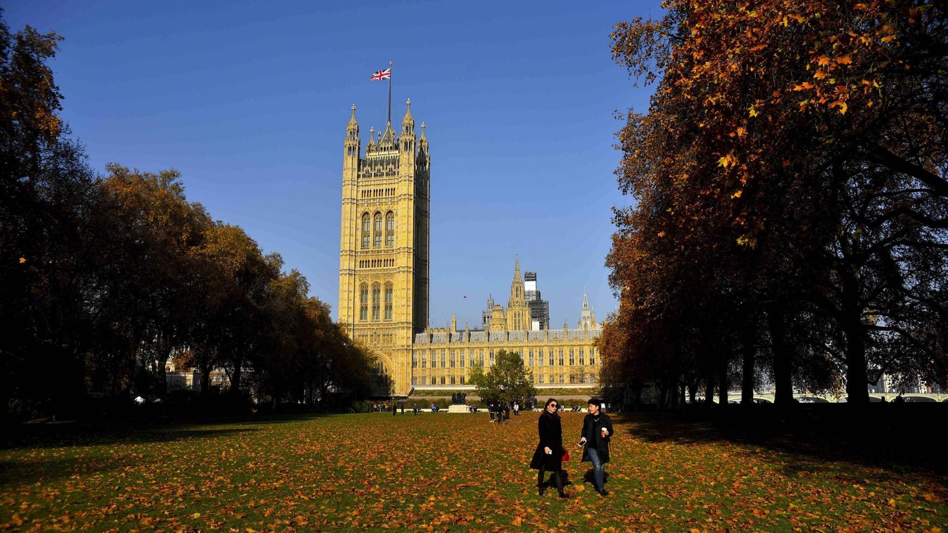 Blick auf den Victoria Tower Gardens in Westminster, London Blick auf den Victoria Tower Gardens in Westminster, London