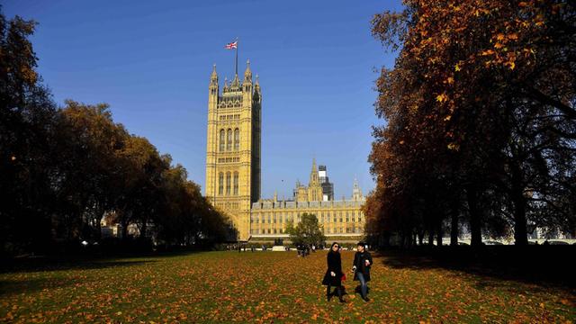 Blick auf den Victoria Tower Gardens in Westminster, London