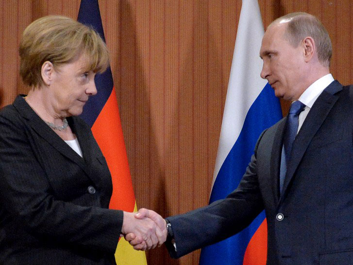 Bundeskanzlerin Angela Merkel (CDU, l.) und der russische Präsident Wladimir Putin Bundeskanzlerin Angela Merkel (CDU, l.) und der russische Präsident Wladimir Putin