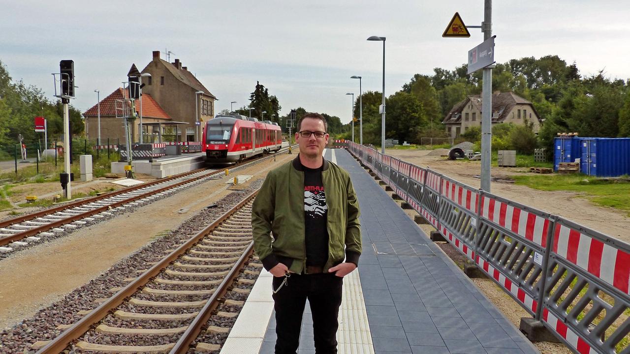 Pendler Nicolas Bublies aus der Prignitzer Gemeinde Groß Pankow ist jeden Tag vier Stunden unterwegs Pendler Nicolas Bublies aus der Prignitzer Gemeinde Groß Pankow ist jeden Tag vier Stunden unterwegs