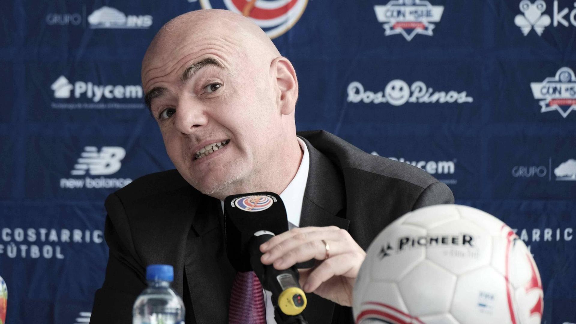 FIFA-Präsident Gianni Infantino bei einer Pressekonferenz in San Jose, Costa Rica, am 19. November 2019. FIFA-Präsident Gianni Infantino bei einer Pressekonferenz in San Jose, Costa Rica, am 19. November 2019.