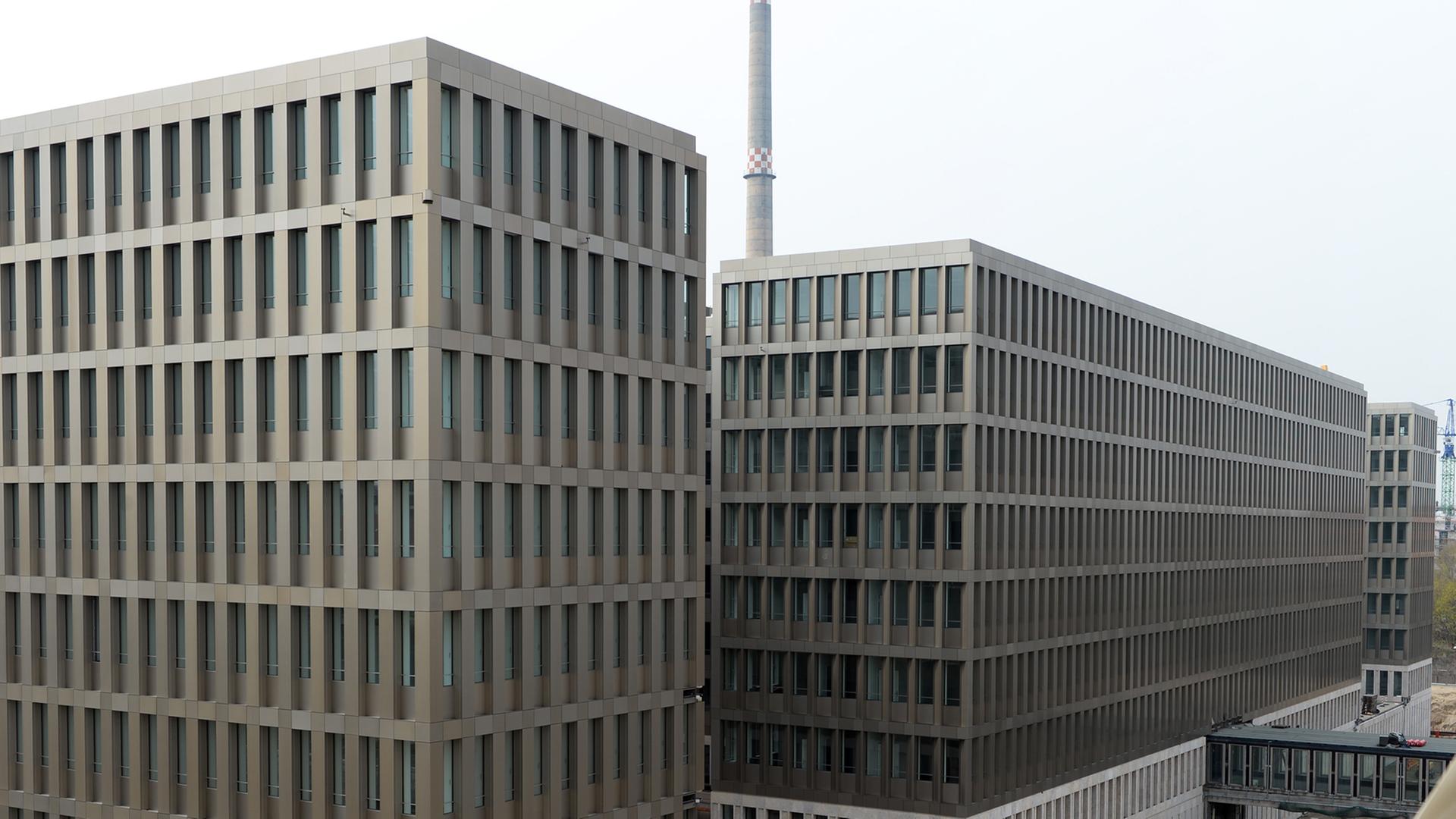 Bürogebäude auf dem Gelände des Bundesnachrichtendienstes (BDN), aufgenommen am 31.03.214 in Berlin während des Festaktes zur Eröffnung der Nordbebauung der Zentrale des BND. Bürogebäude auf dem Gelände des Bundesnachrichtendienstes (BDN), aufgenommen am 31.03.214 in Berlin während des Festaktes zur Eröffnung der Nordbebauung der Zentrale des BND.