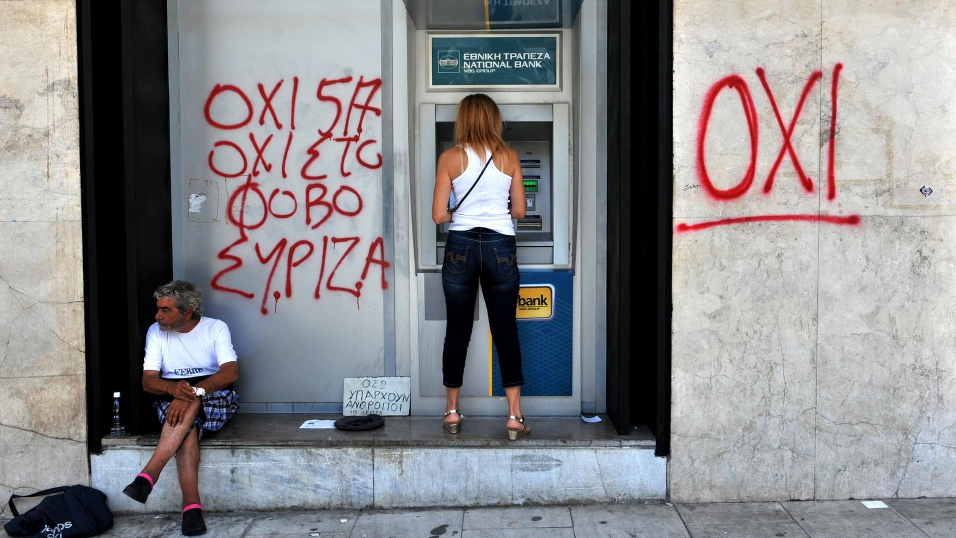 Am Tage nach dem "Ochi", dem Nein im griechischen Referendum: Ein Geldautomat in Thessaloniki Am Tage nach dem "Ochi", dem Nein im griechischen Referendum: Ein Geldautomat in Thessaloniki