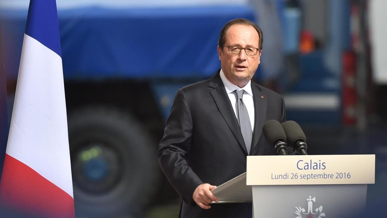 Frankreichs Präsident François Hollande bei einem Besuch in Calais. Frankreichs Präsident François Hollande bei einem Besuch in Calais.