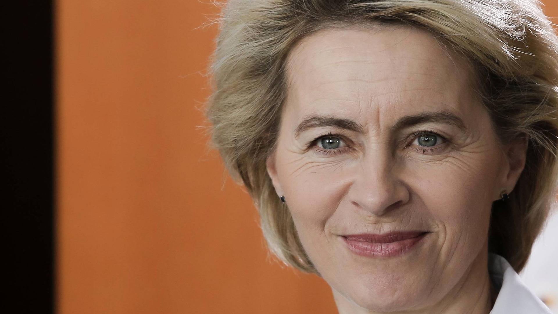 Bundesverteidigungsministerin Ursula von der Leyen Bundesverteidigungsministerin Ursula von der Leyen