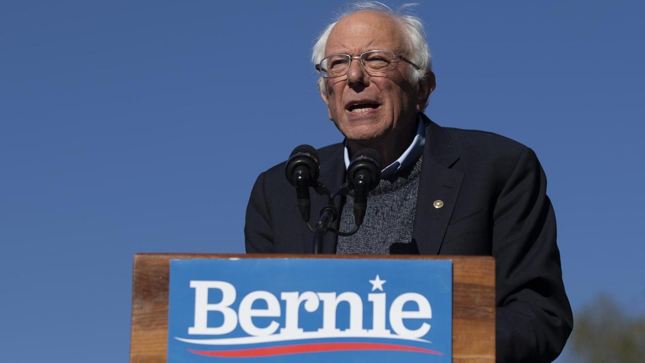 Bernie Sanders bei einer Rede am 19. Mai 2020 in New York. Bernie Sanders bei einer Rede am 19. Mai 2020 in New York.
