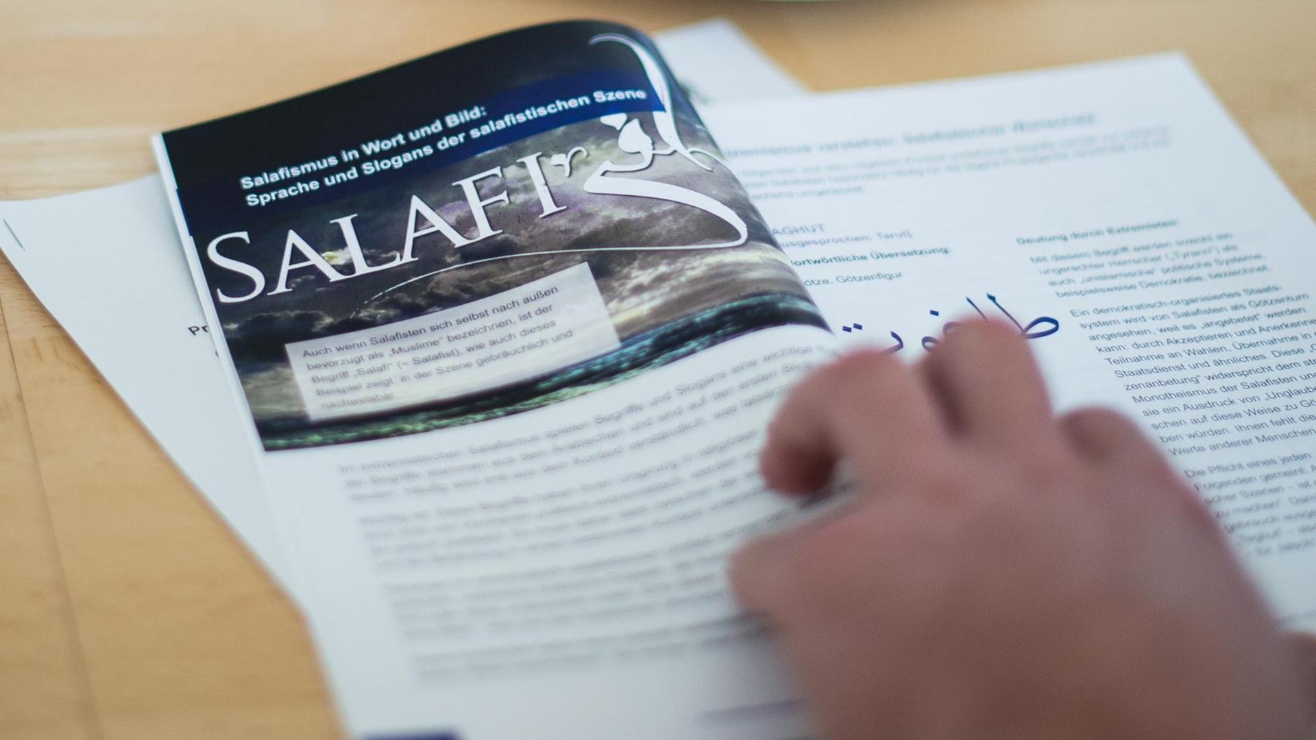 Die Broschüre "Extremistischer Salafismus als Jugendkultur" Die Broschüre "Extremistischer Salafismus als Jugendkultur"