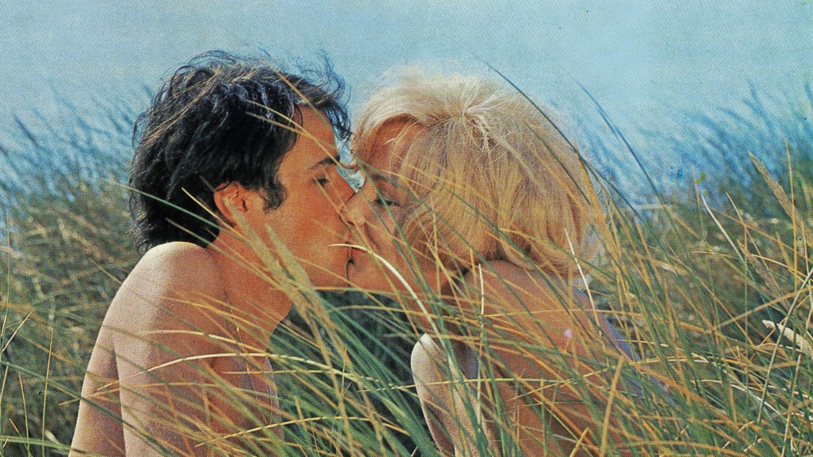 Verlieren Sie sich in einem Meer von erotischen Intrigen mit مسلسل نهر يجري خلالها