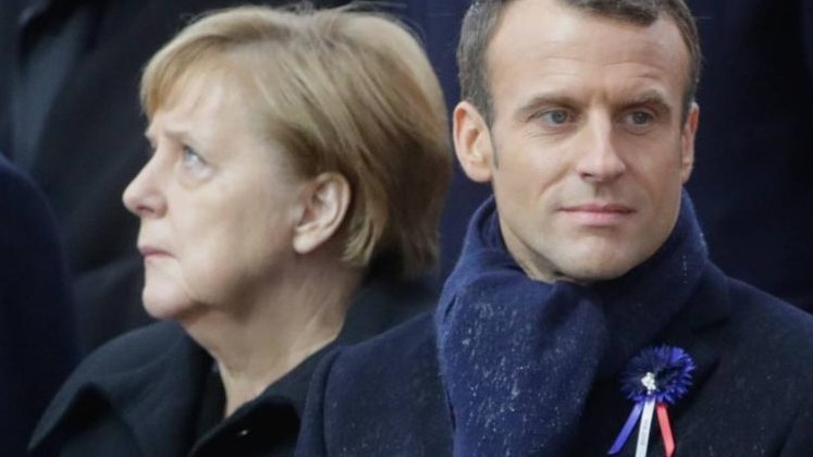 Gedenkzeremonie für die Opfer des Ersten Weltkriegs in Paris: Bundeskanzlerin Angela Merkel, Frankreichs Präsident Emmanuel Macron, dessen Frau Brigitte und Russlands Präsident Vladimir Putin in einer Reihe von links nach rechts.