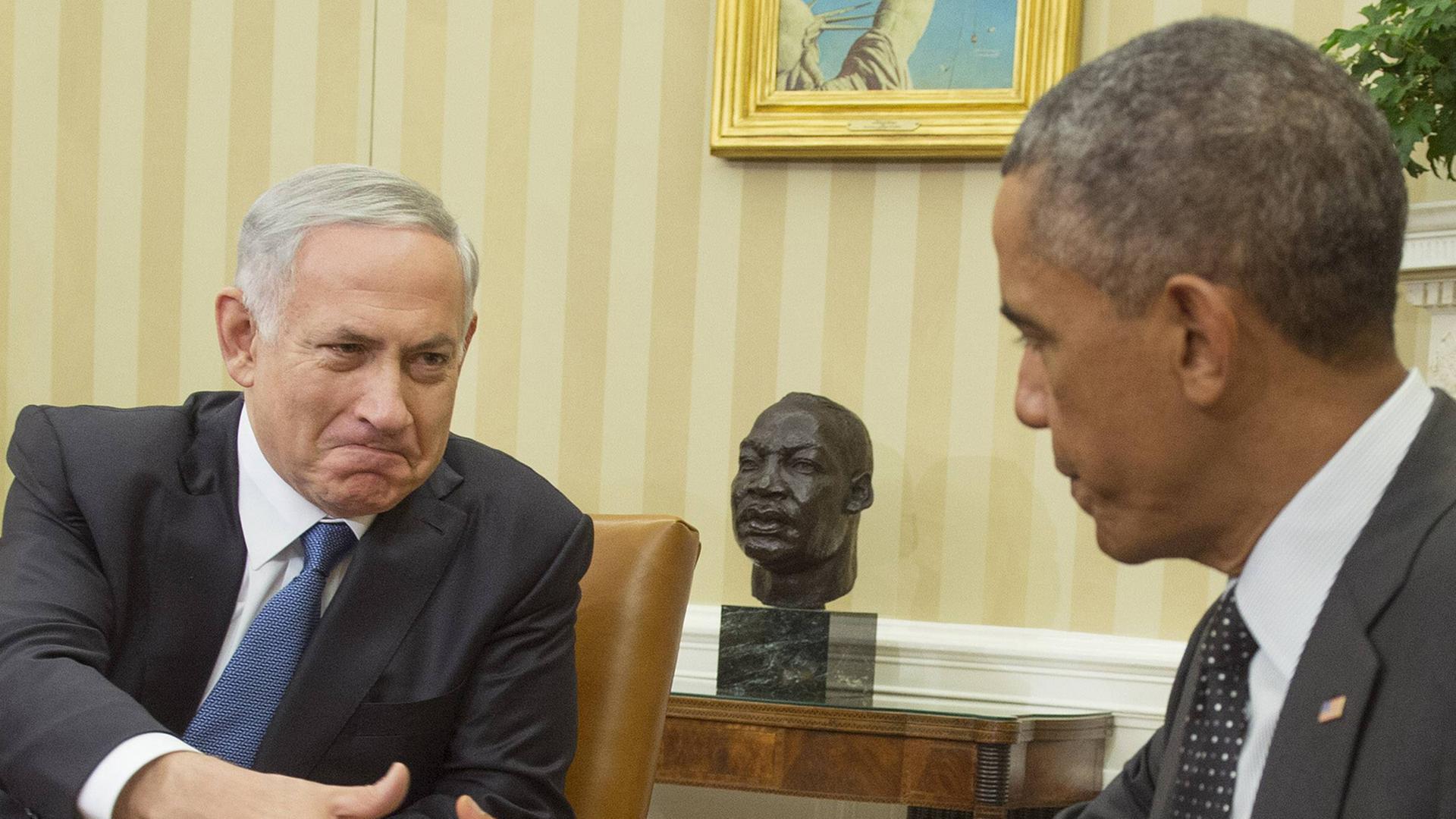 Benjamin Netanjahu mit seiner Frau Sarah vor der Abreise in die USA am 1. März 2015.