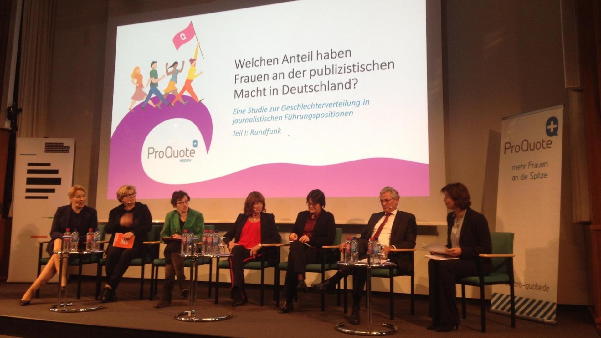 Podiumsdiskussion zur ersten Studie von ProQuote Medien zur Gleichstellung im Rundfunk. Podiumsdiskussion zur ersten Studie von ProQuote Medien zur Gleichstellung im Rundfunk.