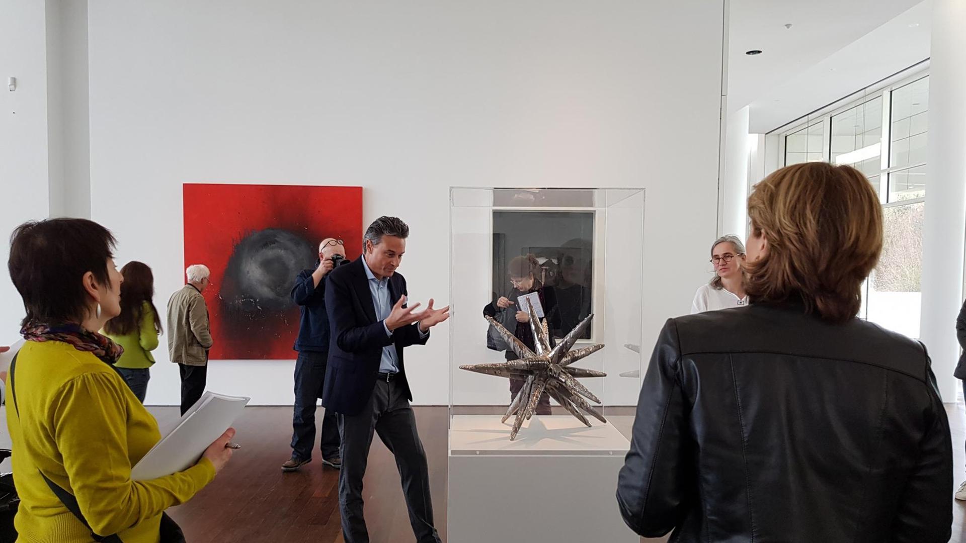 Die Eröffnung der Ausstellung mit Objekten von Otto Piene Die Eröffnung der Ausstellung mit Objekten von Otto Piene