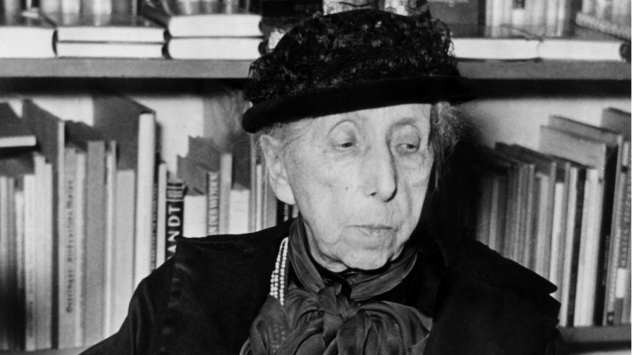 Die deutsche Schriftstellerin Annette Kolb. Undatierte Aufnahme aus den 1950er Jahren. Foto: dpa | Verwendung weltweit Die deutsche Schriftstellerin Annette Kolb. Undatierte Aufnahme aus den 1950er Jahren. Foto: dpa | Verwendung weltweit