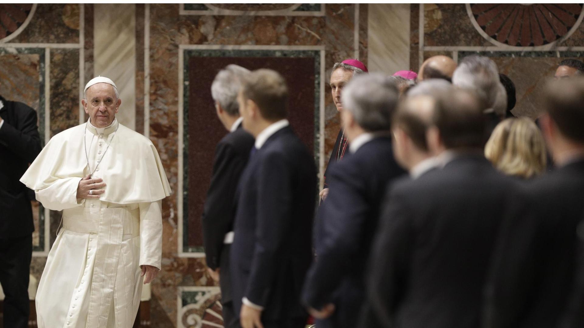 Papst Franziskus kommt am 24.03.2017 im Vatikan zu einer Audienz mit den EU-Staats und Regierungschefs. Anlass der Begegnung ist der 60. Jahrestag der Unterzeichnung der Römischen Verträge. Papst Franziskus kommt am 24.03.2017 im Vatikan zu einer Audienz mit den EU-Staats und Regierungschefs. Anlass der Begegnung ist der 60. Jahrestag der Unterzeichnung der Römischen Verträge.