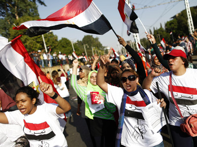 Oppositionsgegner gehen gegen Präsident Mursi in Kairo auf die Straße Oppositionsgegner gehen gegen Präsident Mursi in Kairo auf die Straße
