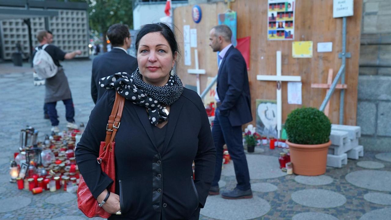 Astrid Passin auf dem Breitscheidplatz. Astrid Passin auf dem Breitscheidplatz.