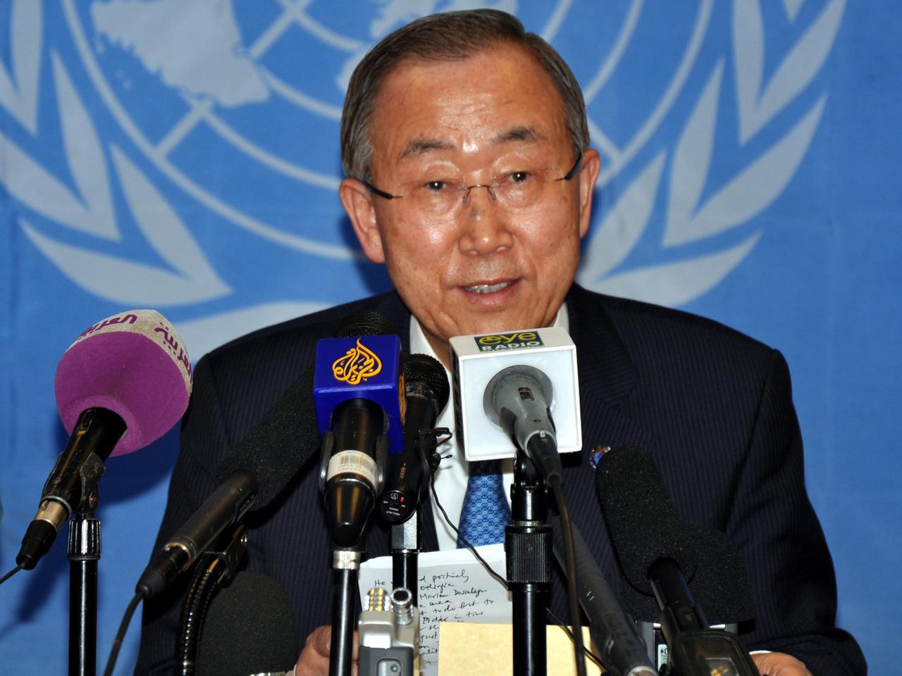 UN-Generalsekretär Ban Ki-Moon während einer Prssekonferenz in Juba, Südsudan EPA/PHILLIP DHIL