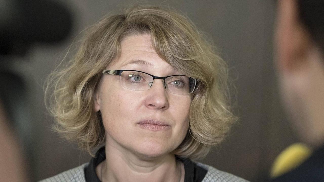 Rechtsanwälting Roda Verheyen während eines Interviews zur Klage des peruanischen Landwirts Saul Lliuya gegen RWE, die sie vertritt. Rechtsanwälting Roda Verheyen während eines Interviews zur Klage des peruanischen Landwirts Saul Lliuya gegen RWE, die sie vertritt.