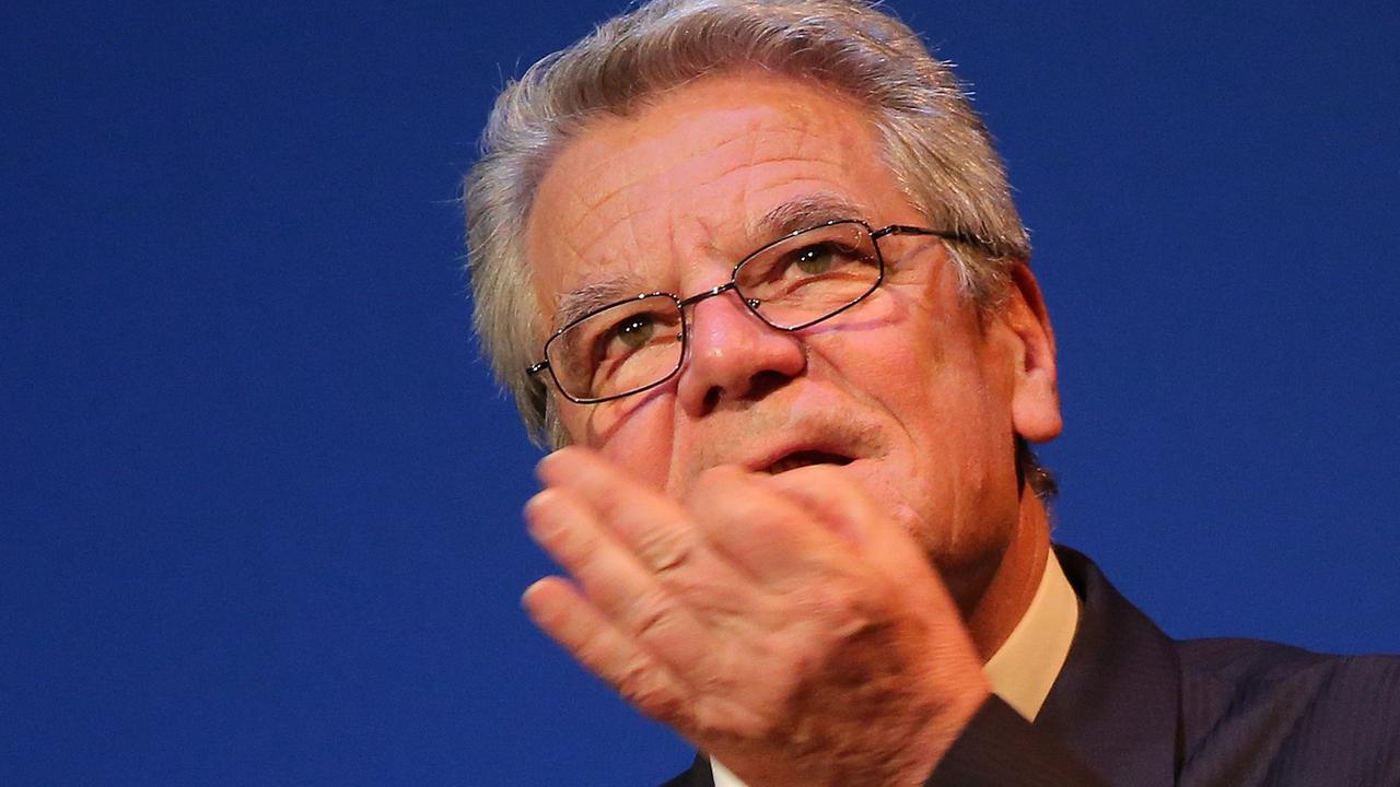 Bundespräsident Joachim Gauck spricht am 21.05.2014 in Hamburg im Schauspielhaus bei der Eröffungsfeier zum deutschen Stiftungstag 2014. Bundespräsident Joachim Gauck spricht am 21.05.2014 in Hamburg im Schauspielhaus bei der Eröffungsfeier zum deutschen Stiftungstag 2014.