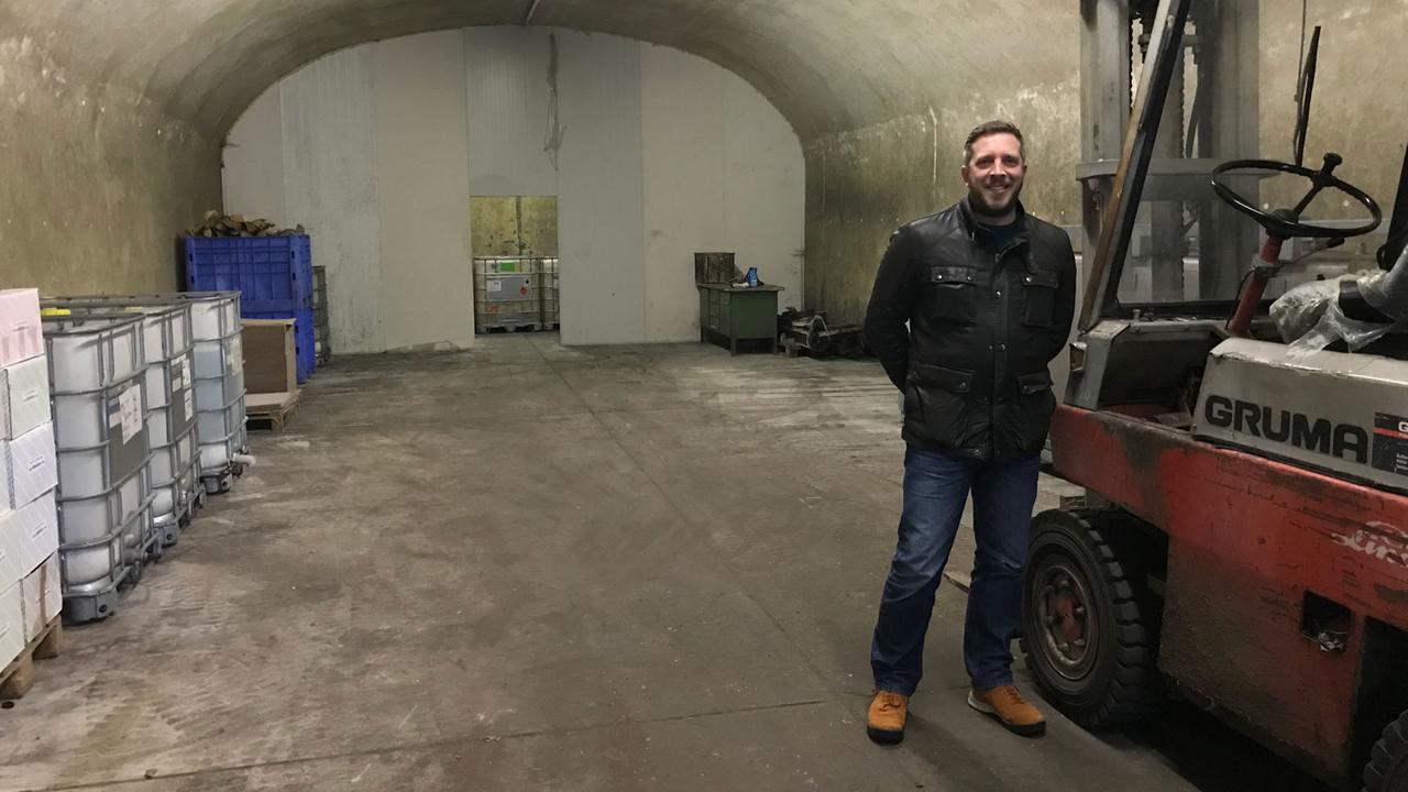 Thomas Ohnheiser in seinem gemieteten Bunker auf dem Lerchenberg-Gelände. Thomas Ohnheiser in seinem gemieteten Bunker auf dem Lerchenberg-Gelände.