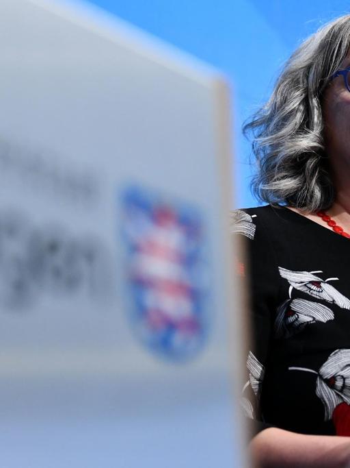 Heike Werner (Die Linke), Gesundheitsministerin von Thüringen, spricht in einer Regierungsmedienkonferenz