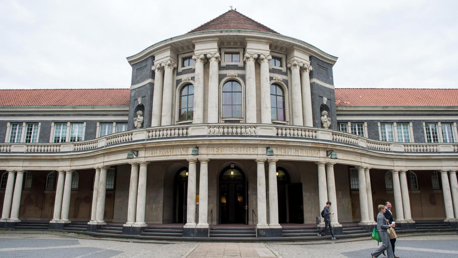 Der Eingangsbereich der Universität Hamburg