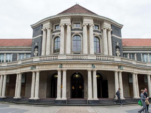 Der Eingangsbereich der Universität Hamburg