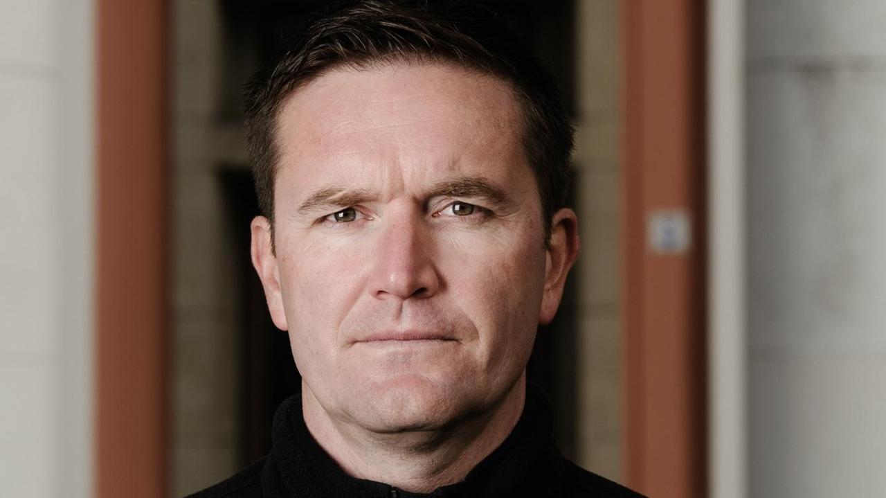 Porträt von Marcus Bischoff, Sänger der Metalcore-Band "Heaven Shall Burn". Porträt von Marcus Bischoff, Sänger der Metalcore-Band "Heaven Shall Burn".