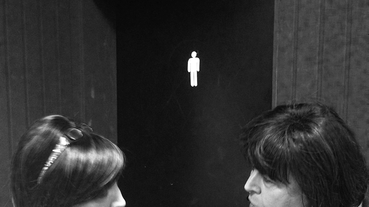 Carola bringt ihre Geschichte jetzt am Theater Münster auf die Bühne, gemeinsam mit anderen Laienschauspielern, die alle auch Betroffene sind. Carola bringt ihre Geschichte jetzt am Theater Münster auf die Bühne, gemeinsam mit anderen Laienschauspielern, die alle auch Betroffene sind.
