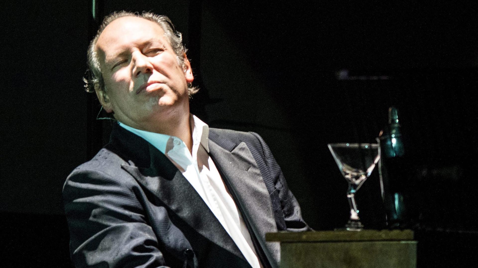 Komponist Hans Zimmer während eines Live-Konzerts in Budapest Komponist Hans Zimmer während eines Live-Konzerts in Budapest