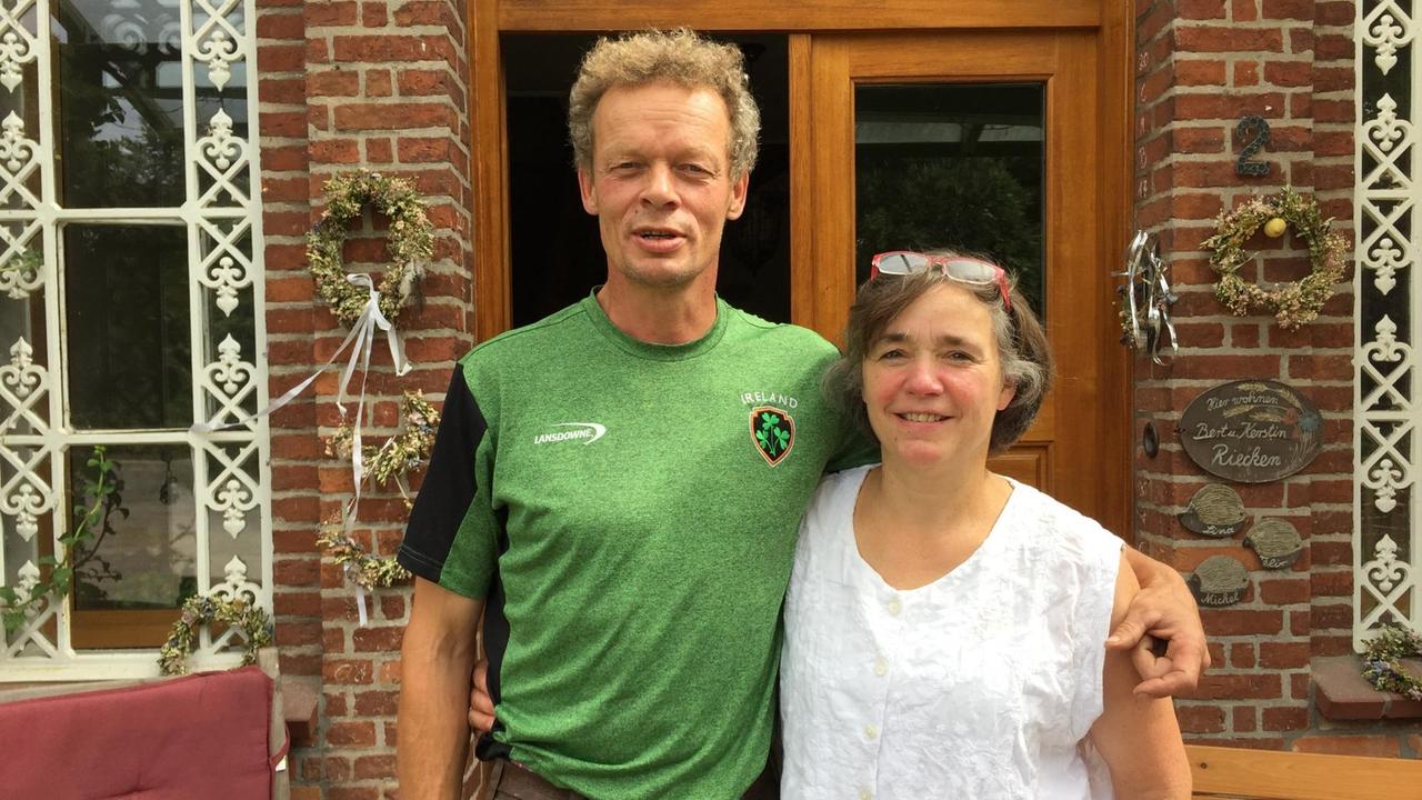 Bert und Kherstin Riecken auf ihrem Hof in Großbarkau Bert und Kherstin Riecken auf ihrem Hof in Großbarkau