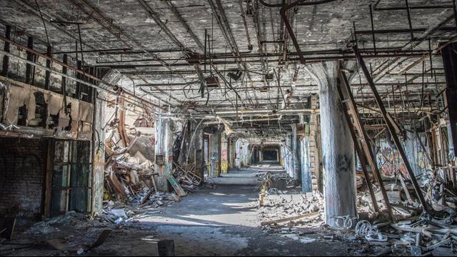 Die zerfallene Fabrikhalle von Fisher car plant in Detroit.