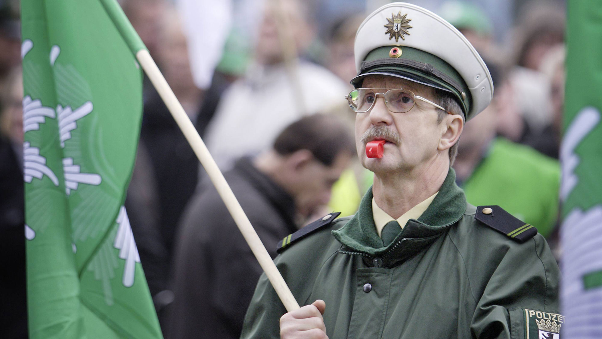 Typisch deutsch? Polizei Die Polizei dein Freund und Helfer