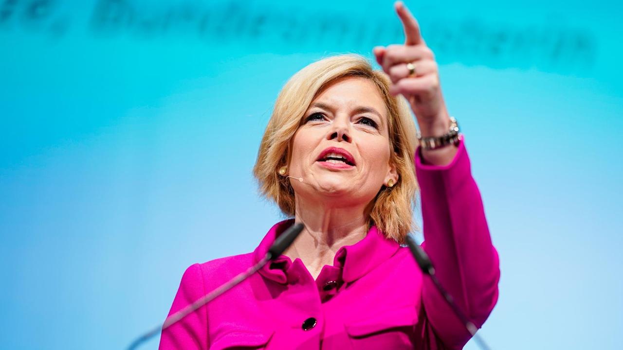 Julia Klöckner (CDU), Bundeslandwirtschaftsministerin, bei einer Rede beim Parteitag der rheinland-pfälzischen CDU am 16.11.2019 Neustadt an der Weinstraße Foto: /dpa | Verwendung weltweit Julia Klöckner (CDU), Bundeslandwirtschaftsministerin, bei einer Rede beim Parteitag der rheinland-pfälzischen CDU am 16.11.2019 Neustadt an der Weinstraße Foto: /dpa | Verwendung weltweit