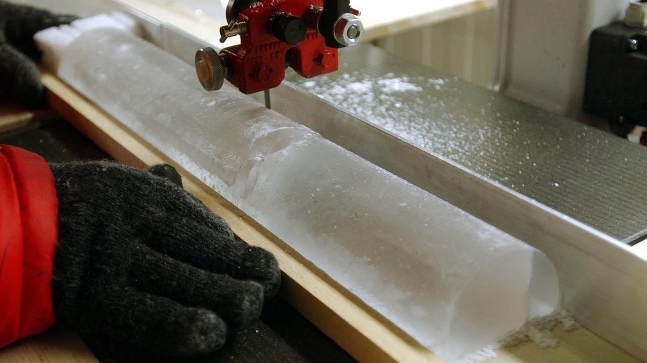 800.000 Jahre alter Eisbohrkern im Alfred Wegener Institut 800.000 Jahre alter Eisbohrkern im Alfred Wegener Institut