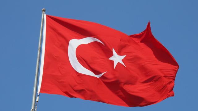 Die Flagge der Türkei, aufgenommen am 30.09.2011 in Dalyan.